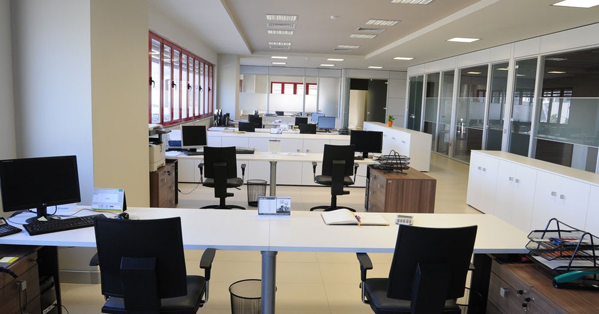 Tirana kryeson në Europë për kthimin e lartë nga qiratë e zyrave, por ekspertët paralajmërojnë risk