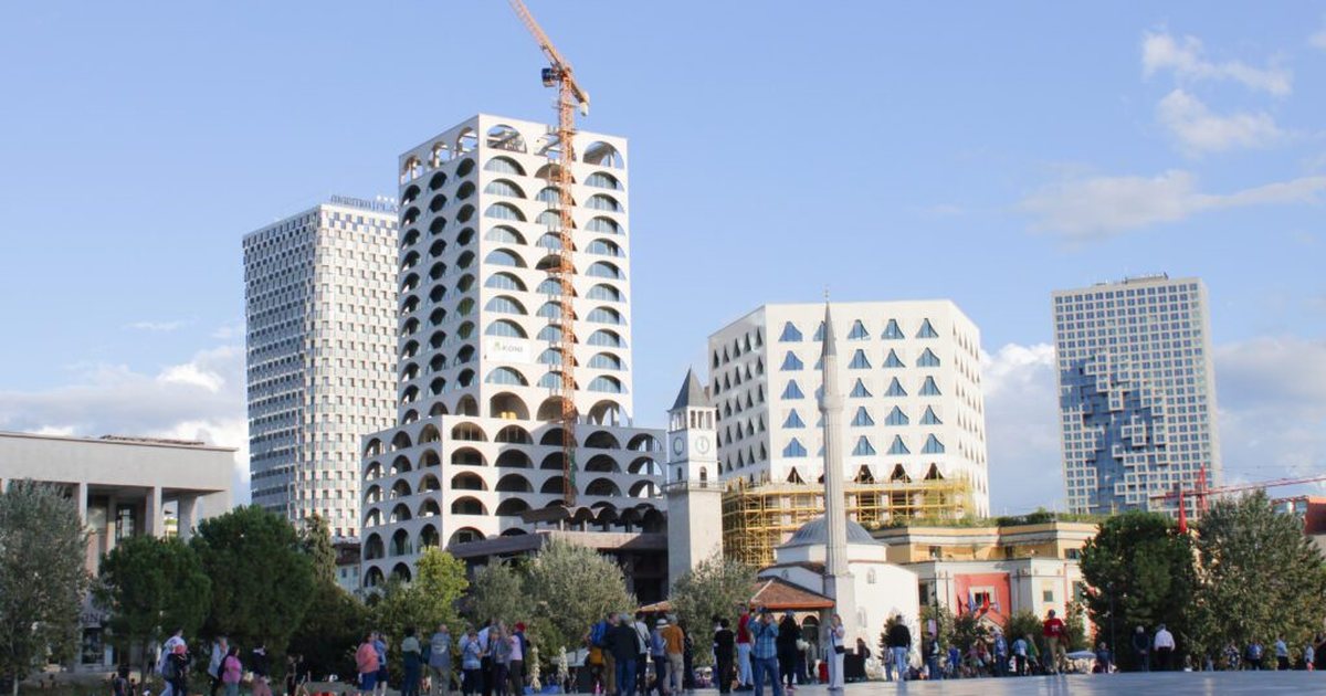 Turistët nuk e “zëvendësojnë” ikjen e popullatës, ngadalësohet konsumi