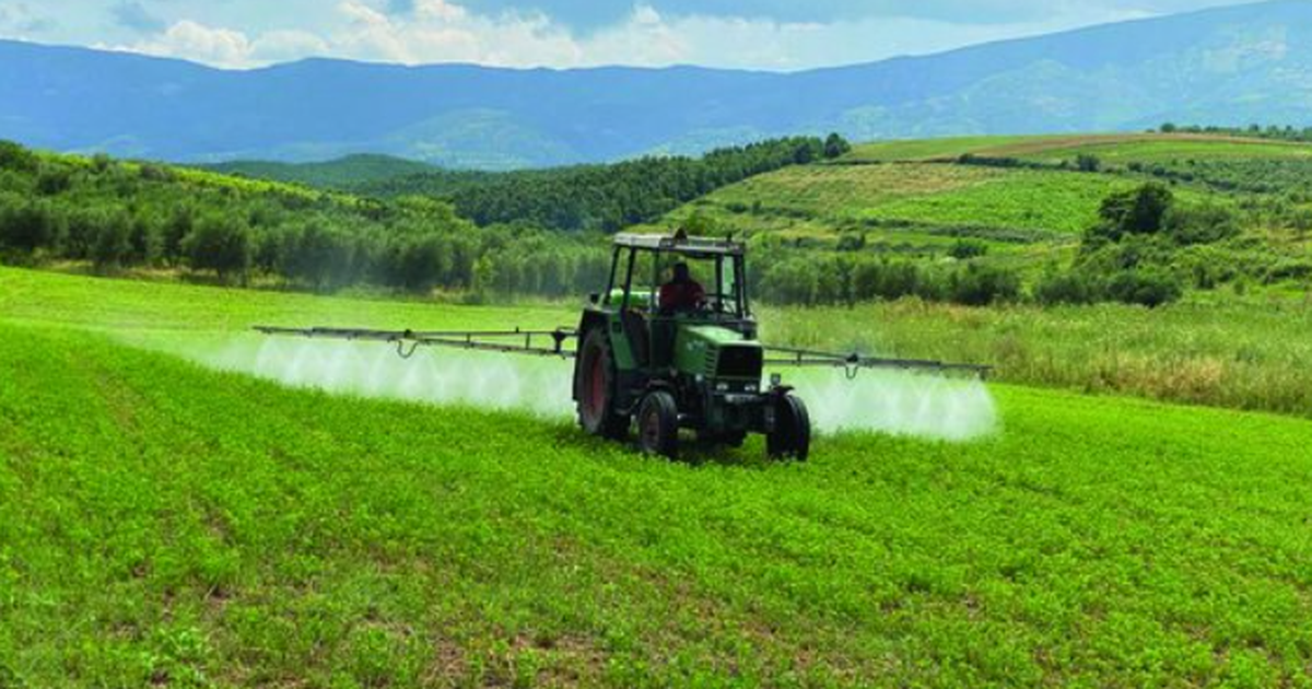 Si po rrënohen bujqësia dhe industria, në rënie prej më shumë se dy vitesh