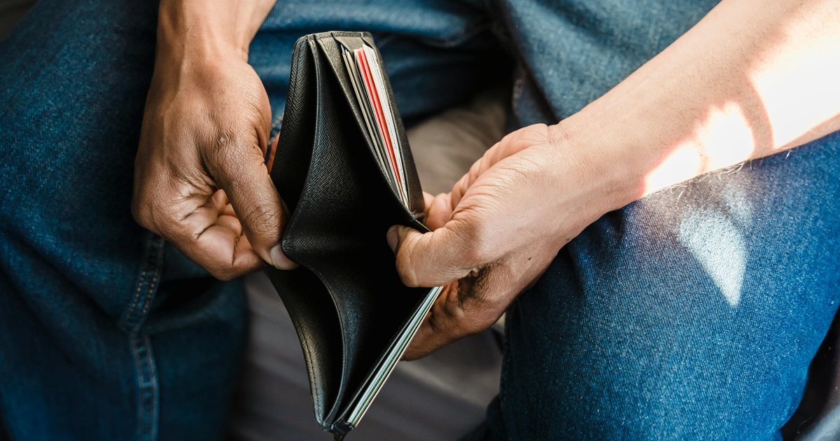 Gati 1 në 5 shqiptarë në rrezik varfërie – jetojnë me më pak se 324 mijë lekë në vit