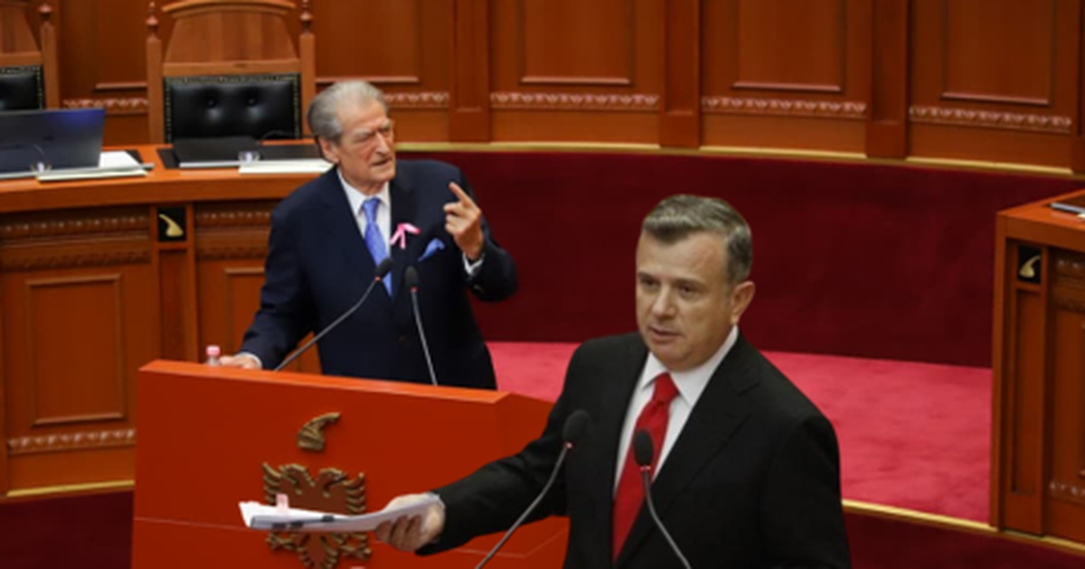 ‘Saliu ‘dhëndri’ i Serbisë’! Balla-Berishës: Pse s’vini në protestën e UÇK? Kryedemokrati: Rama, shërbëtor i Vuçiç