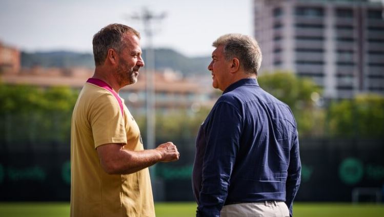 Dita pas “El Clasico”, Laporta zbarkon në klub dhe takon Flik por shmang Lamin Jamal