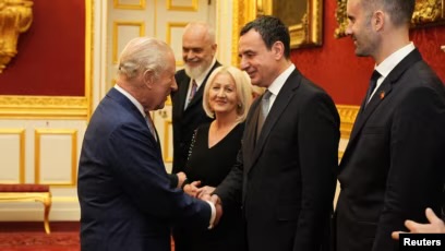 Albin Kurti shpreh gatishmëri që Kosova t’i strehojë azilkërkuesit e refuzuar nga Britania! Ja kushti i vendosur