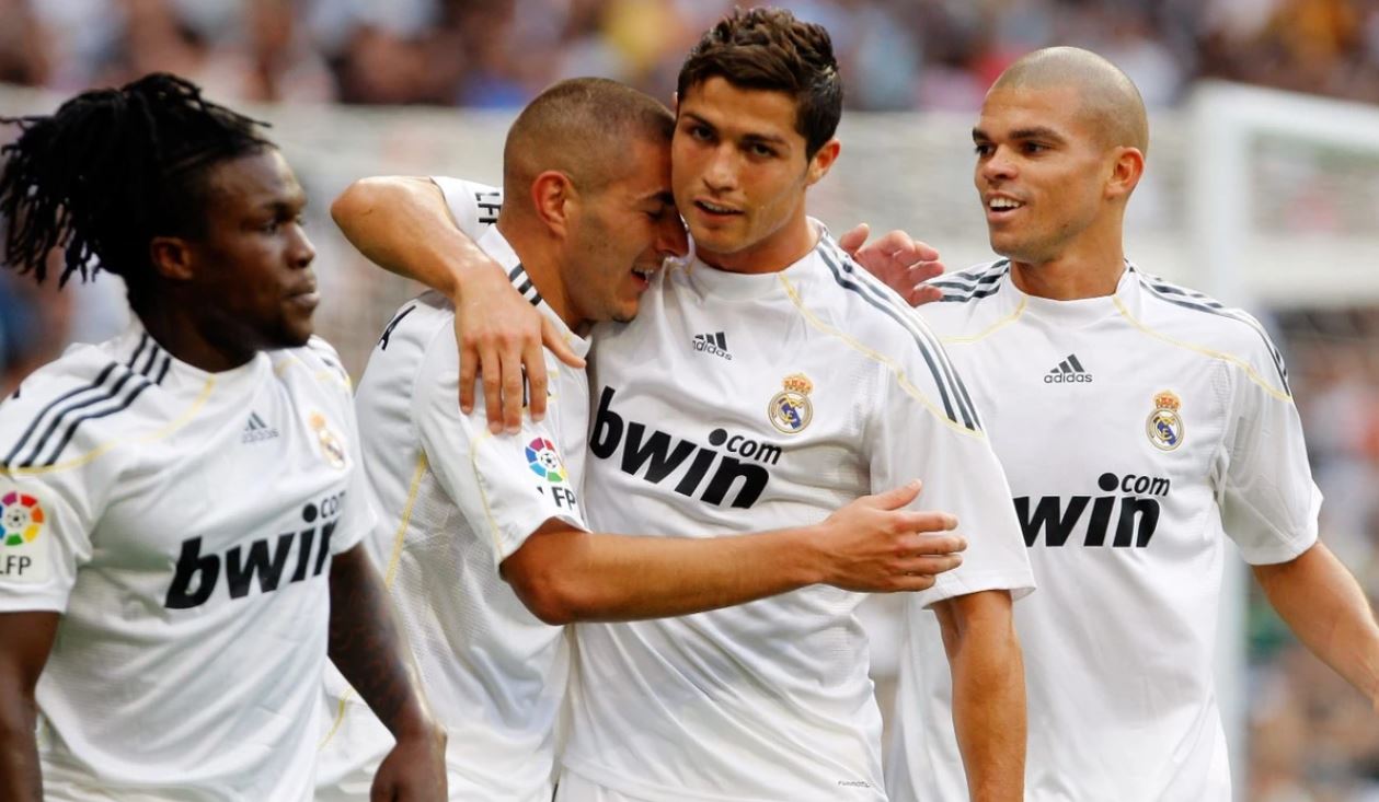 Momente paniku, ish-futbollisti i Real Madridit pëson goditje në tru