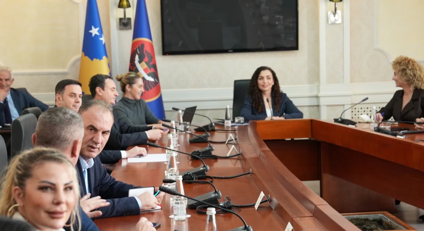 Diskutimet për formimin e qeverisë në Kosovë/ Përfundon takimi i Vjosa Osmanit me liderët e partive politike, Presidentja mund të shpallë zgjedhje të reja