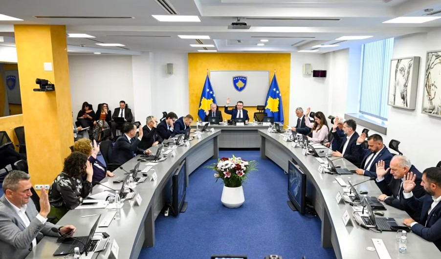 Qeveria në detyrë e Kosovës miraton buxhetin për vitin 2026, rrit pensionin minimal