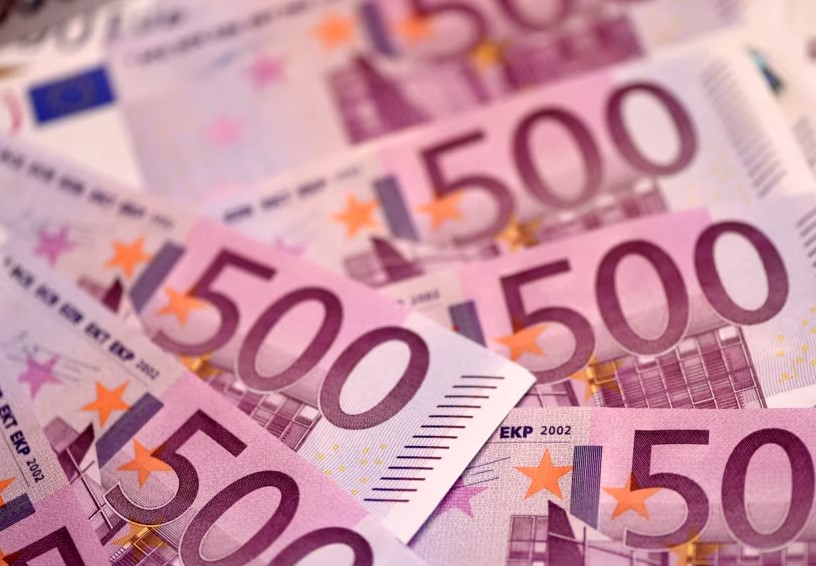 Qeveria në detyrë e Kosovës miraton rritjen e pagës minimale