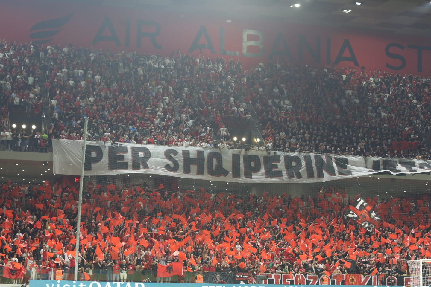 Shqipëria pret Anglinë, tregu i zi gllabëron biletat si ndaj Serbisë