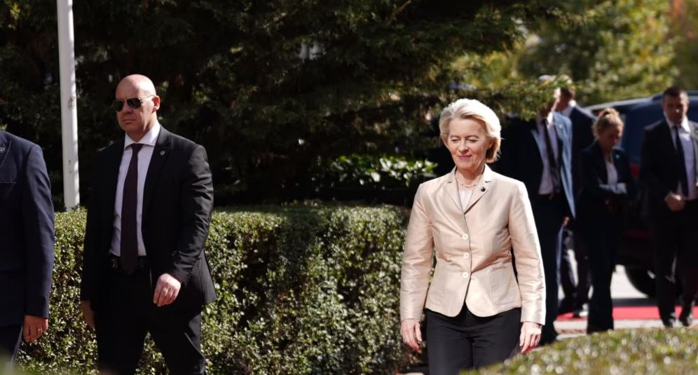 Ursula von der Leyen nis vizitën në Kosovë, takohet me presidenten Vjosa Osmani dhe kryeministrin Albin Kurti