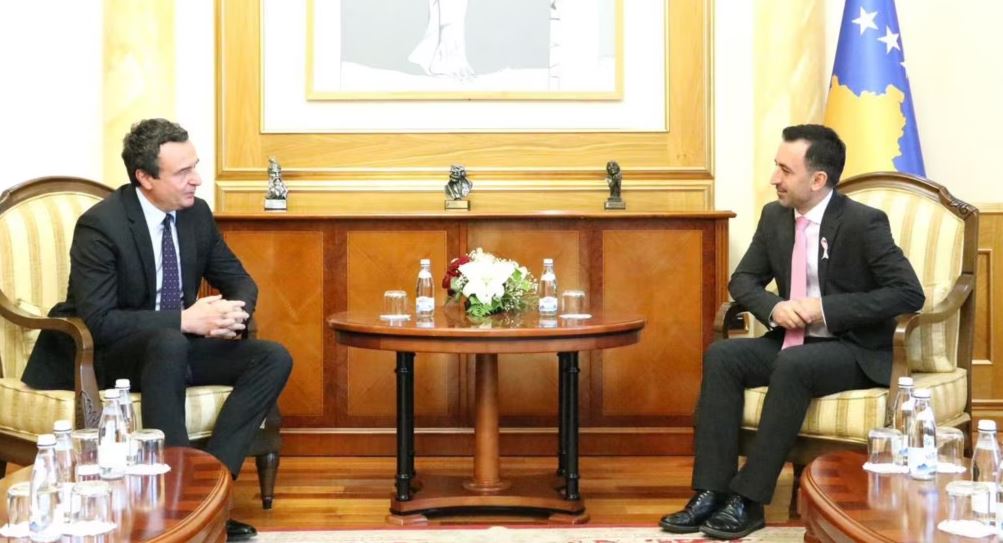 Kryeministri Kurti njofton se do i kërkojë presidentes Osmani mandatimin për krijimin e Qeverisë, si partia fituese e zgjedhjeve në Kosovë