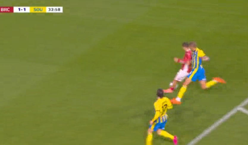 VIDEO/ Silvinjo nuk e fton se ka “trafik lojtarësh”, Anis Mehmeti nuk u ndahet golave në Angli