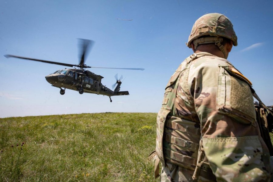 Zv.Sekretarja e NATO-s: KFOR-i vëzhgon qiellin e Kosovës, s’kishte kërcënime sigurie nga dronët e Serbisë
										19 Oct 2025