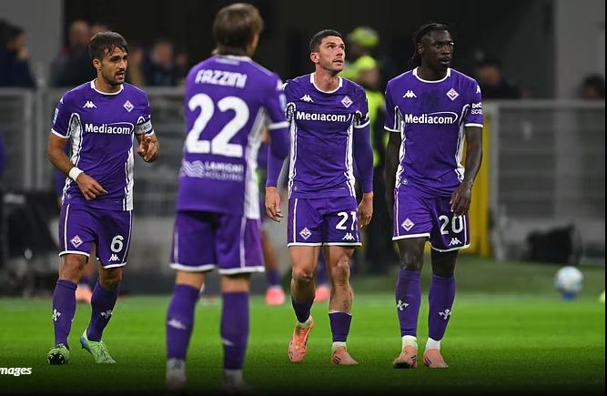 “Skenë groteske”, Fiorentina shpërthen pas humbjes në “San Siro”: Vendime skandaloze, VAR-i gaboi rëndë