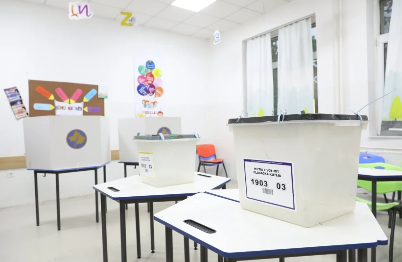 Kosova mban sot zgjedhjet lokale, hapen qendrat e votimit në të gjithë vendin