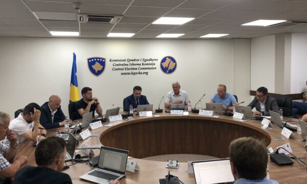 Kryetari i KQZ-së në Kosovë: Deri më tani nuk janë raportuar parregullsi që cenojnë integritetin e zgjedhjeve