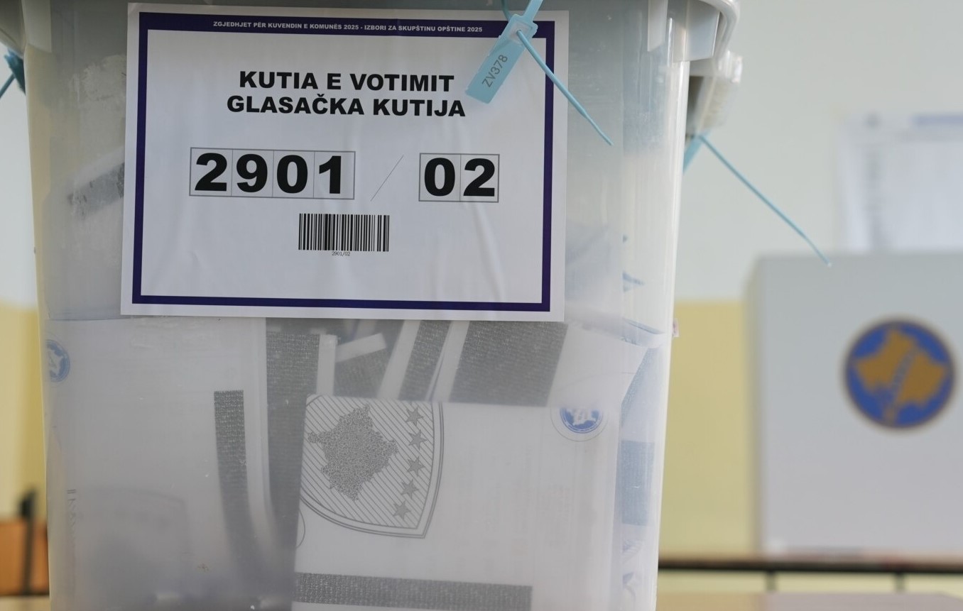 Zgjedhjet lokale/ Mbyllen qendrat e votimit në 38 komuna të Kosovës, pjesëmarrja deri në orën 18:00 rreth 33%