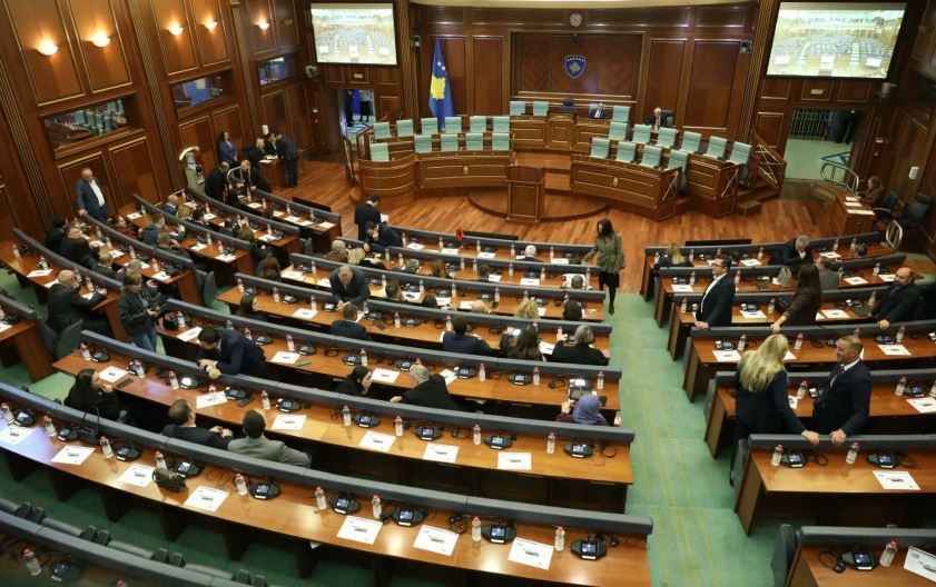 Albin Kurti kërkoi mbështetje për formimin e Qeverisë së re, PDK, LDK dhe AAK: Nuk do e votojmë