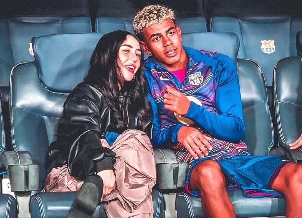 FOTO/ Jamal ia dedikon golin të dashurës, ajo shfaqet në tribunë duke bërë shaka me Rafinjën dhe Dani Olmon