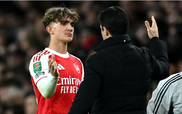 Vetëm 15-vjeç, talenti i Arsenalit thyen rekord dhe bëhet lojtari më i…