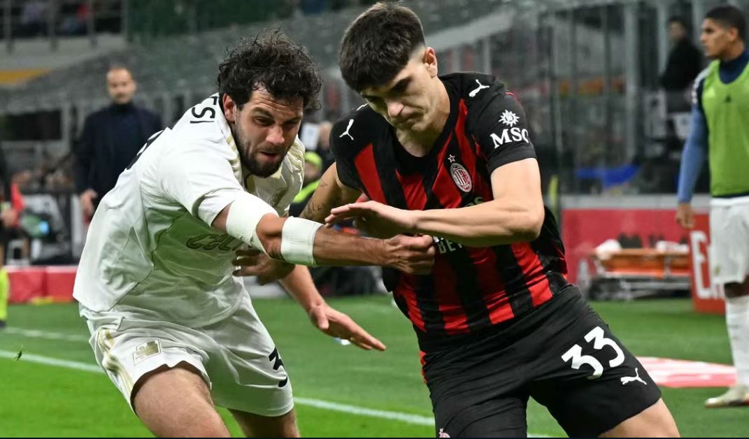 VIDEO/ Duel dramatik me 4 gola! Piza i rrëmben 1 pikë Milanit, Salemakers “djeg”… fitoren