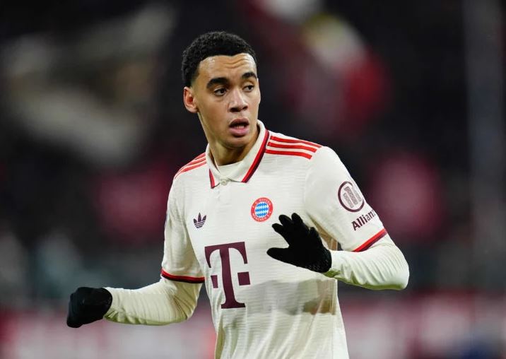 Musialës i duhet kohë për rikthimin, por krijohet “problem luksi” te Bajerni