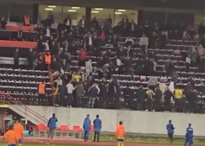 VIDEO/ Rikthehet dhuna në Superiore! Kërcet grushti në pushimin e ndeshjes, ja çfarë ndodhi tek Elbasani-Bylis