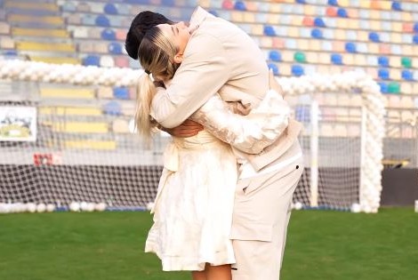 VIDEO/ Do të bëhet baba për herë të parë, portieri i Kombëtares zbulon gjininë e bebit njësoj si… Myrto Uzuni