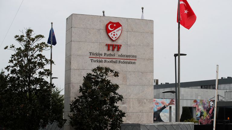 Të përfshirë edhe presidentë klubesh, gazetarë dhe avokatë/ Thellohet skandali i basteve në Turqi