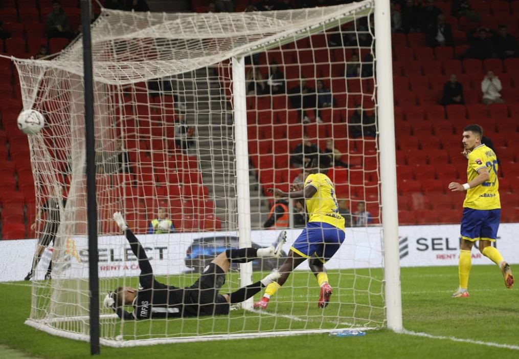 VIDEO/ Elbasani e bën festë në Tiranë, mund bardheblutë me katër gola në “Air Albania”