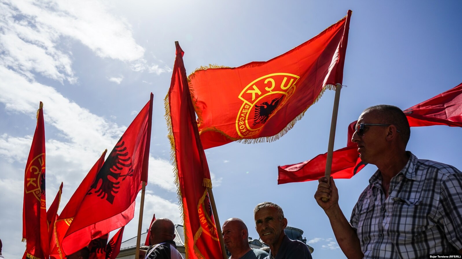 Gjykata Speciale e Hagës liron ish-luftëtarin e Ushtrisë Çlirimtare të Kosovës, i biri: Mirë se erdhe në atdhe babë!