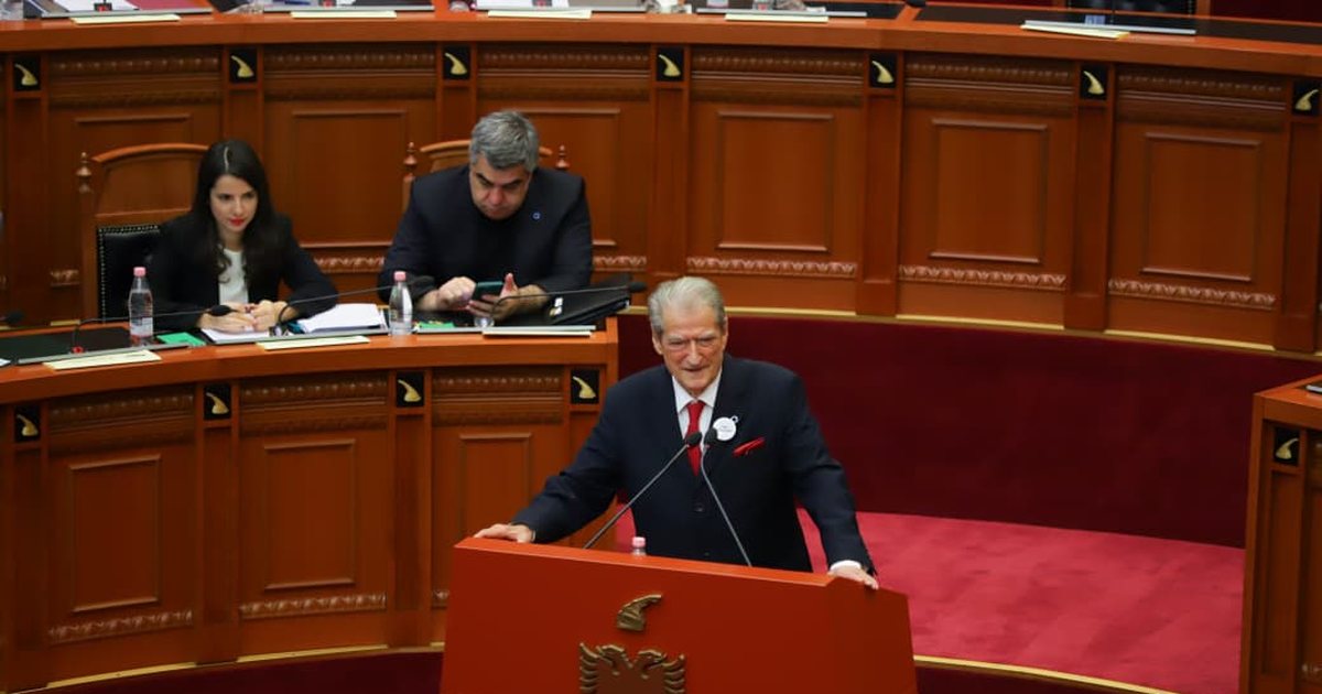 Berisha shigjeton Gonzaton: Cila direktivë e BE kërkon votimin e projektligjit për barazinë gjinore?