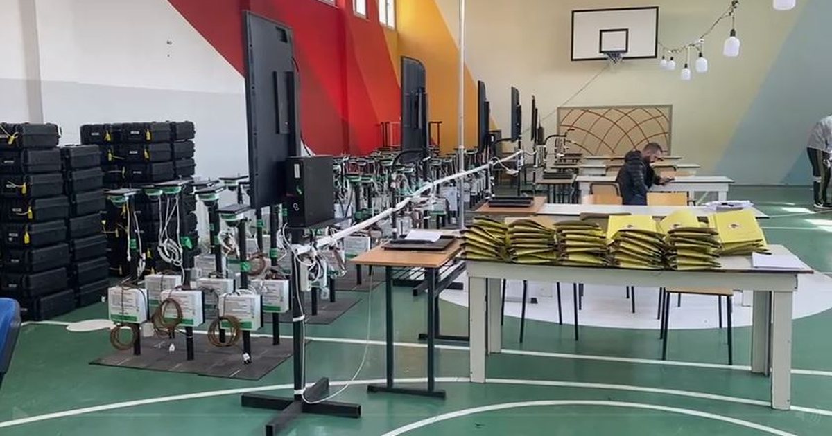 Vlora bëhet gati për zgjedhjet, shpërndahet baza materiale në katër KZAZ