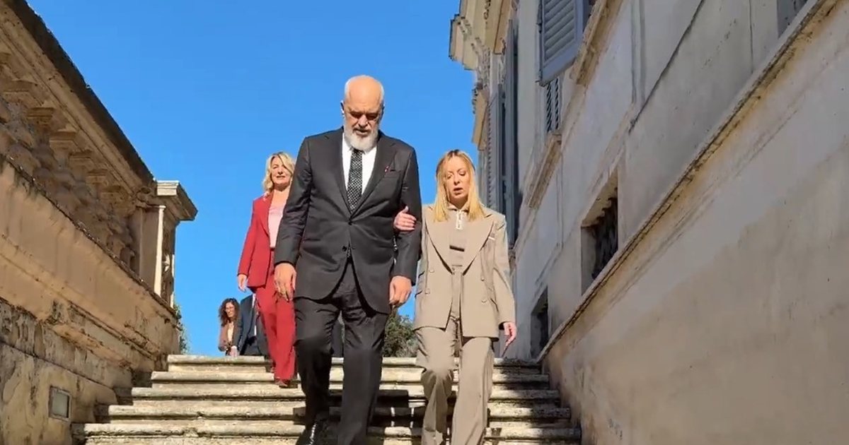 Rama pritet në ceremoni zyrtare nga Meloni, i prezanton një pjesë të ministrave, ‘në ballë’ Spiropali