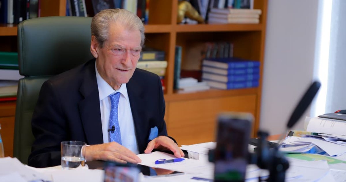 “Sa do të zgjasë protesta? Apo një xhiro dhe mbaroi?”- Berisha sqaron skenarin: Do hapim foltore