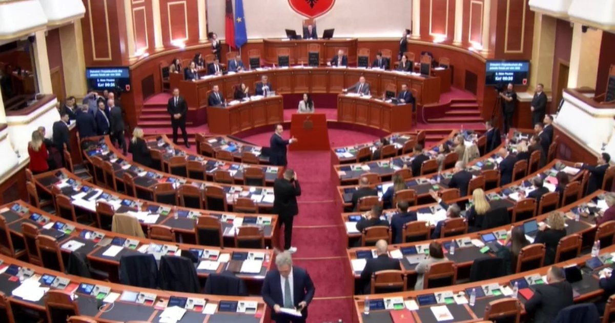 “Çështja e Llogarasë, s’kam asnjë koment”, Balluku merr fjalën në Kuvend, opozita braktis seancën