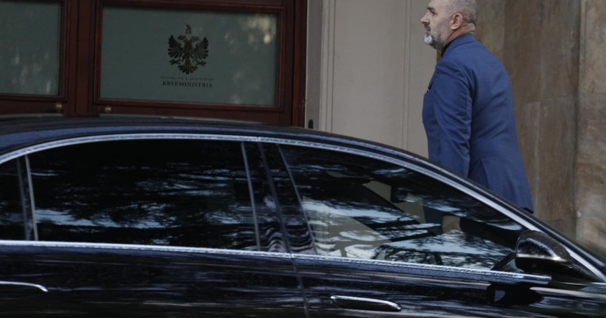 Balluku tre orë në Kryeministri! Edhe Ulsi Manja shkon në godinë