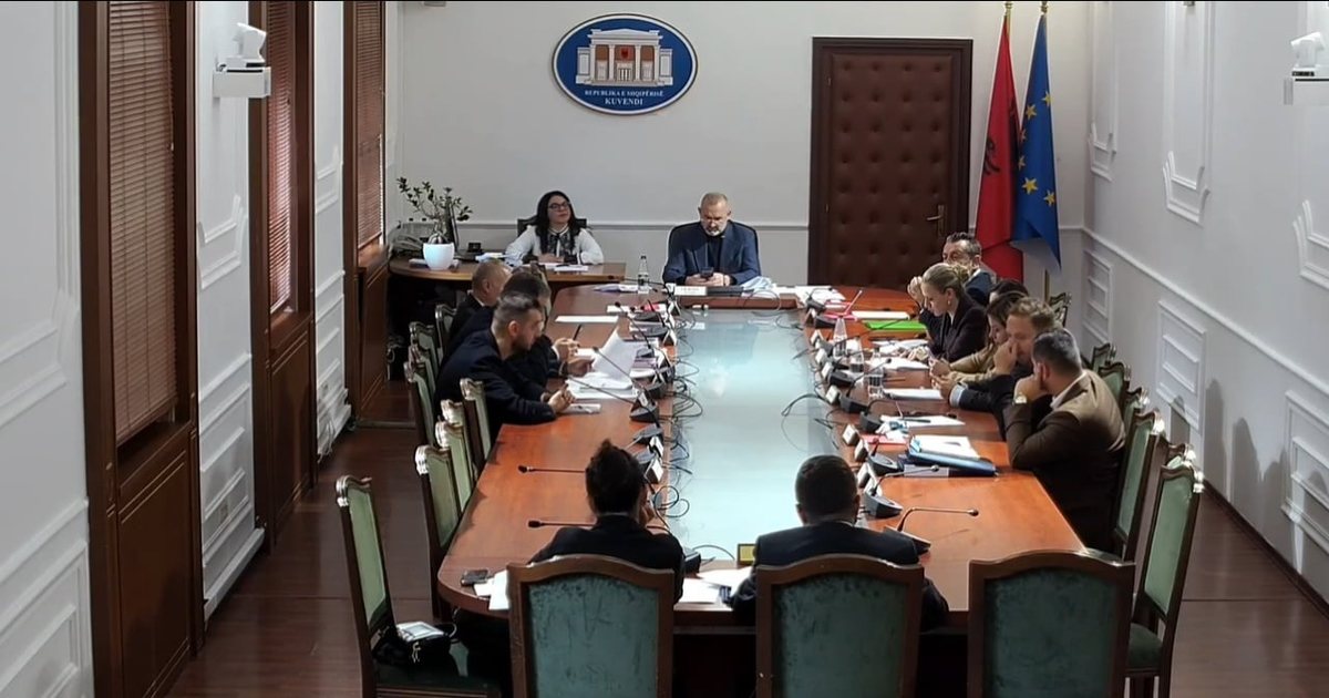 “Pse duhet të presim Oerdin?”, Manja “i tregon vendin” Zegjinesë”: Mësohu që ka hierarki grupi parlamentar!