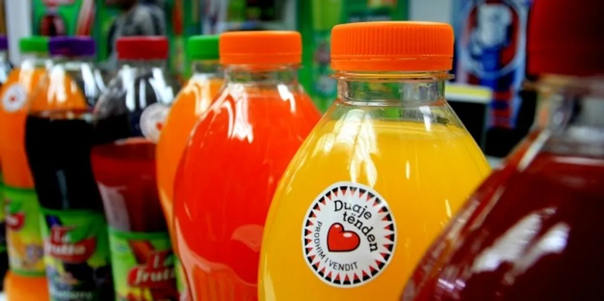 Mallrat e huaja dominojnë në tregun e Kosovës, ekonomia e varur nga jashtë