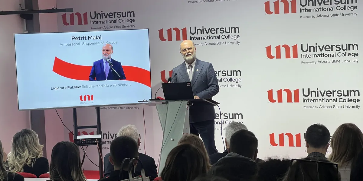 Ambasadori i Shqipërisë në Kosovë, z. Petrit Malaj, mban ligjëratë publike për studentët e UNI – Universum International College