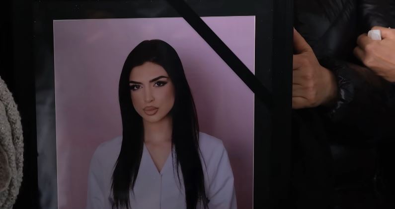 “U vra nga i dashuri i saj”- I dha fund jetës duke u hedhur nga ndërtesa? Shoku i studentes shqiptare: E shtyu dhe zbriti poshtë për konfirmuar që kishte vdekur! Ngjarja po fshihet nga policia