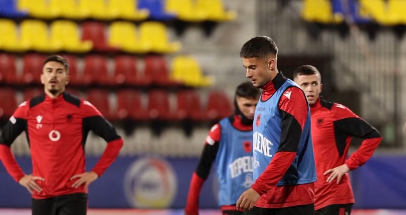 Zbulohen zgjedhjet e Silvinjos për ndeshjen historike, ja cilët janë dy lojtarët që do jenë në tribunë në duelin e sotëm