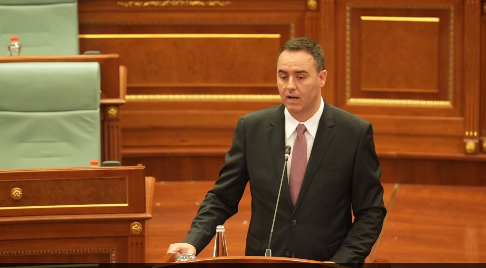 Konjufca prezanton kabinetin me 20 portofolë, Kurti ministër i Jashtëm dhe Zv/kryeministër! Kërkon votën për Qeverinë: Kursejini Kosovës 2 palë zgjedhje! (EMRAT)