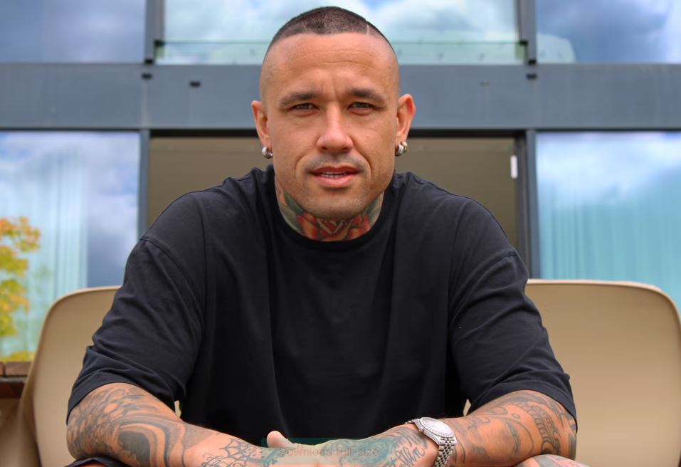 Nga braktisja e babait te vdekja e nënës, Naingolan rrëfen jetën dramatike: Isha një kriminel i vogël, vidhja për të mbijetuar! Futbolli më shpëtoi