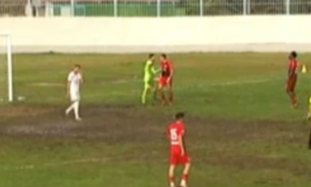 VIDEO/ Momente tensioni në Kategorinë e Parë, portieri përplaset me shokun e skuadrës pas golit