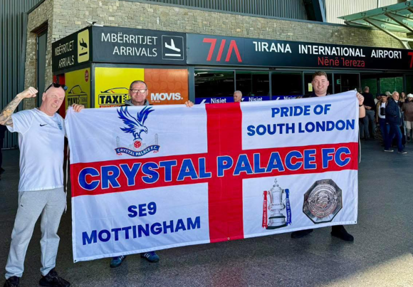 Situatë e pazakontë pritet në “Air Albania”, tifozët e parë të Anglisë mbërrijnë në Shqipëri