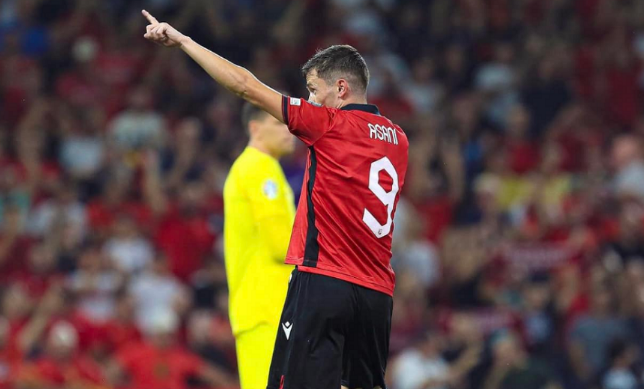 Nuk i ndahet zemra nga Partizani, Jasir Asani shfaqet krah zyrtarit të klubit: Drejtori më i mirë