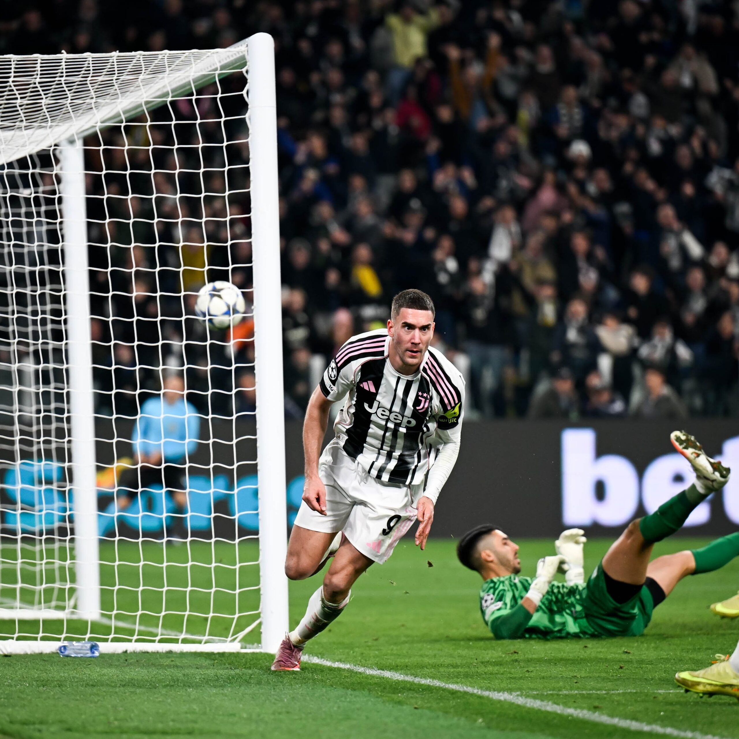 Në gjurmët e Ronaldos dhe Higuainit, serbi Vlahoviç bëhet futbollisti i tretë i Juventusit që….