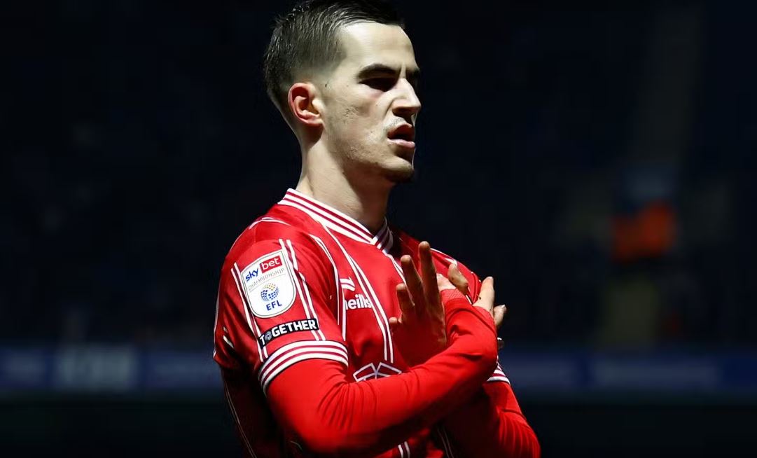 Anis Mehmeti i bind të gjithë, sulmuesi drejt largimit drejt ish-kampionëve të Anglisë