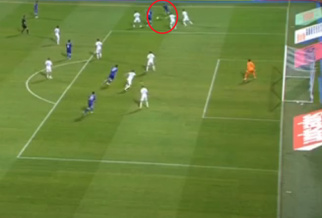 VIDEO/ Gol i çmendur i Arbër Hoxhës! Shënon nga këndi i pamundur dhe vendos duelin mes pretendentëve për titullin