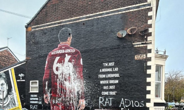 “Mikpritja” angleze, prishet muralja e Aleksandër Arnold